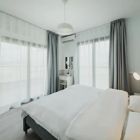 Caesar Blue Seaside Luxury *